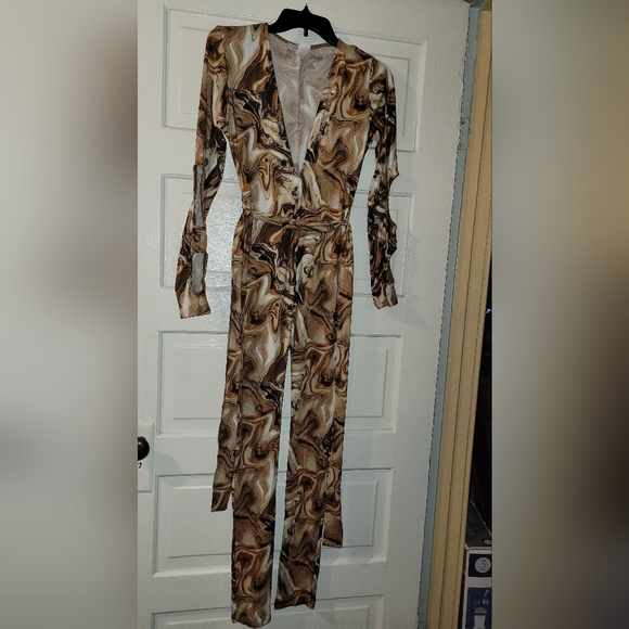 Jumpsuit- brand new w/o tags - Picture 2 of 4